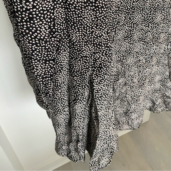 Club Monaco 100% Silk long sleeve dress - Picture 4 of 8